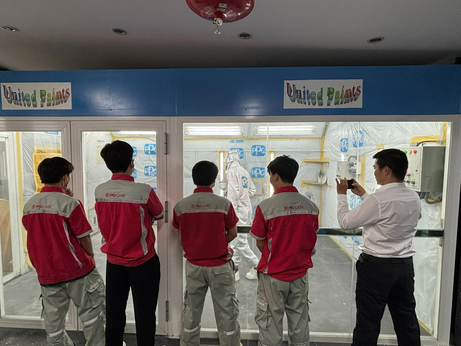 MG phối hợp PPG đào tạo kỹ thuật đồng sơn và pha màu cho đại lý 3 Thực hành theo từng công đoạn cùng PPG